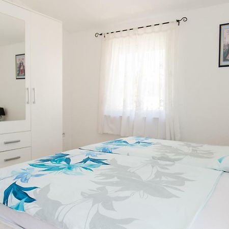 Apartment Ella โรกอซนิซา ภายนอก รูปภาพ