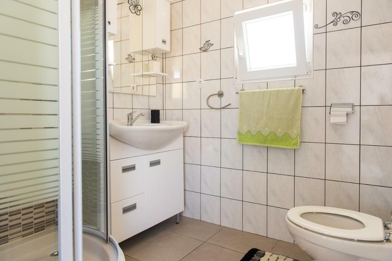 Apartment Ella โรกอซนิซา ภายนอก รูปภาพ