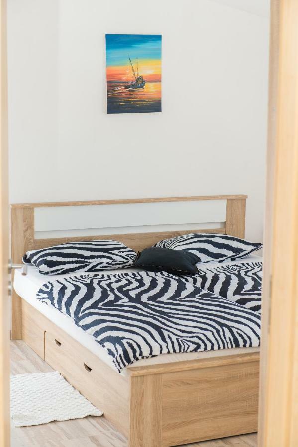 Apartment Ella โรกอซนิซา ภายนอก รูปภาพ