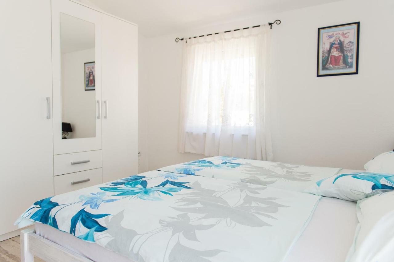 Apartment Ella โรกอซนิซา ภายนอก รูปภาพ