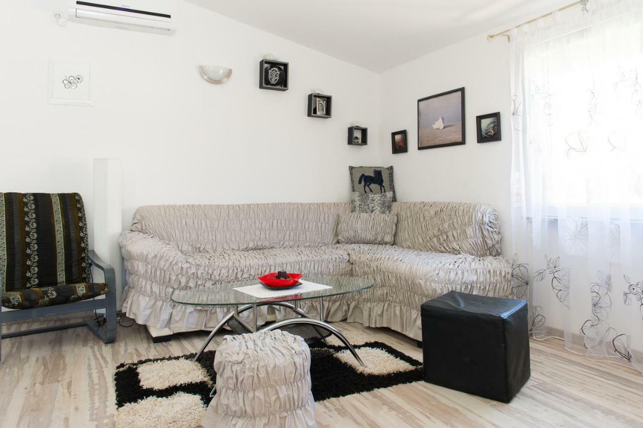 Apartment Ella โรกอซนิซา ภายนอก รูปภาพ